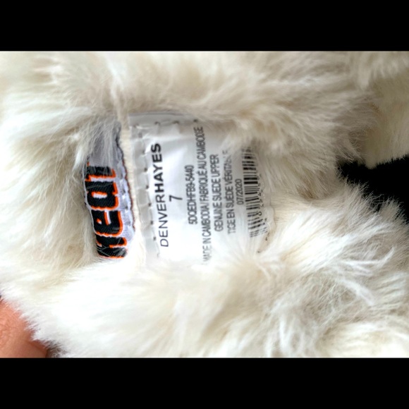 Denver Hayes boots are in great condition have a tan colour with white fur - Picture 5 of 5